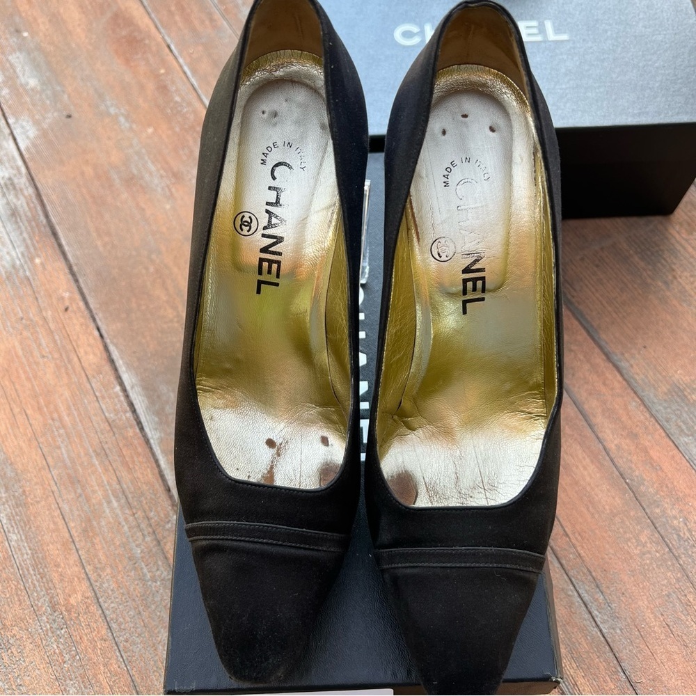 CHANEL Vintage Cap Toe Pumps Block Heels Black Suede Slip On Shoes Size 8.5 - Picture 5 of 15